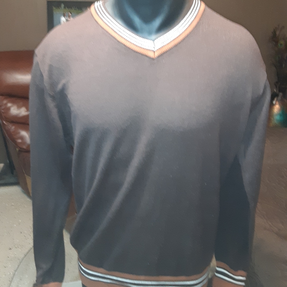 V-NECK SWEATER